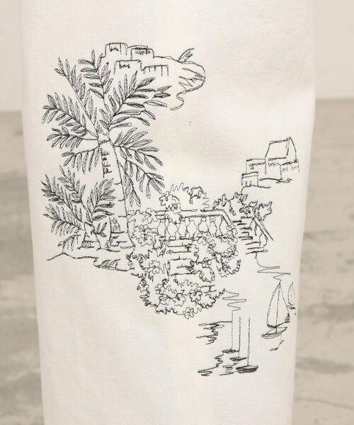 TOMORROWLAND （トゥモローランド）の「コットンエンブロイダリーホワイトデニム ストレートパンツ（デニムパンツ・レディース・ホワイト・36/34/32）」の6枚目の写真