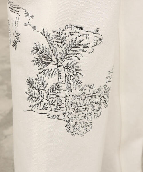 TOMORROWLAND （トゥモローランド）の「コットンエンブロイダリーホワイトデニム ストレートパンツ（デニムパンツ・レディース・ホワイト・36/34/32）」の11枚目の写真