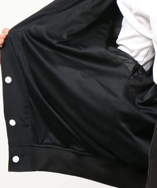 improves(インプローブス)の「バックロゴプリント ナイロン ワッシャー スタジアムジャンパー(スタジャン・メンズ・ブラック/グリーン/グレイッシュベージュ・MEDIUM/LARGE/X-LARGE)」の11枚目の写真