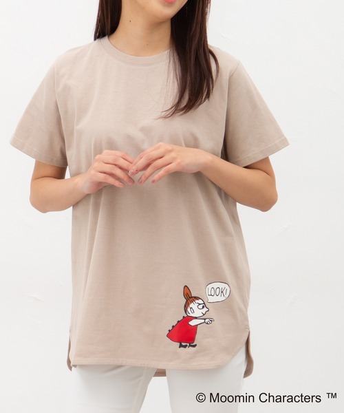 Honeys(ハニーズ)の「ムーミン/ゆるチュニック(Tシャツ/カットソー・レディース・カーキ/ベージュ/スミクロ/オフホワイト/ピンク系その他/ダークブルー・L/LL/M)」の4枚目の写真
