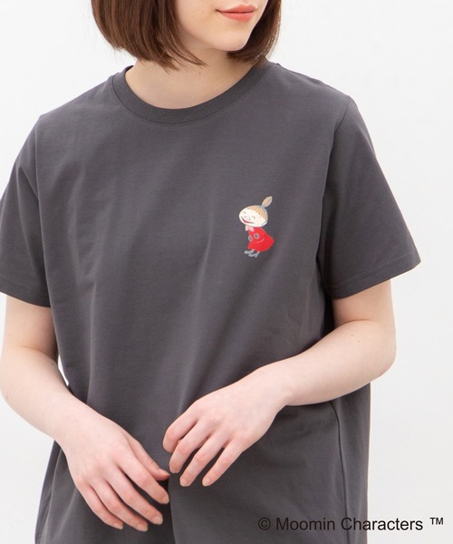 Honeys(ハニーズ)の「ムーミン/ゆるチュニック(Tシャツ/カットソー・レディース・カーキ/ベージュ/スミクロ/オフホワイト/ピンク系その他/ダークブルー・L/LL/M)」の3枚目の写真