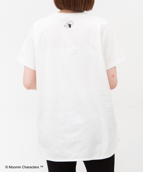 Honeys(ハニーズ)の「ムーミン/ゆるチュニック(Tシャツ/カットソー・レディース・カーキ/ベージュ/スミクロ/オフホワイト/ピンク系その他/ダークブルー・L/LL/M)」の11枚目の写真