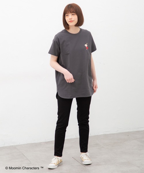 Honeys(ハニーズ)の「ムーミン/ゆるチュニック(Tシャツ/カットソー・レディース・カーキ/ベージュ/スミクロ/オフホワイト/ピンク系その他/ダークブルー・L/LL/M)」の14枚目の写真