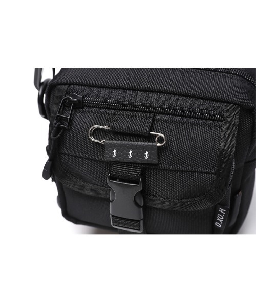 DXOH(ディソエイチ)の「A'GEM/9 × .kom『DXOH/ディソエイチ』SMILE PIN BAG/スマイルピンデザインショルダーバッグ(ショルダーバッグ・レディース・ブラック・FREE)」の7枚目の写真