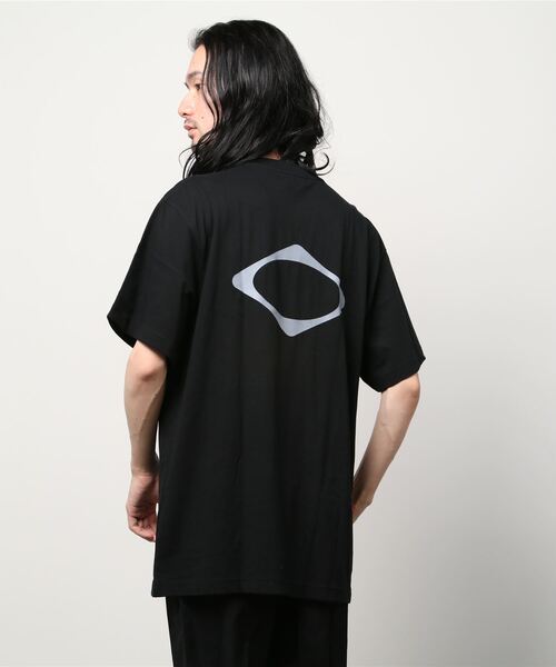 MSCHF（ミスチーフ）の「RHOMBUS CREWNECK T-SHIRT（Tシャツ/カットソー・レディース・ブラック/ホワイト・M/L）」の5枚目の写真