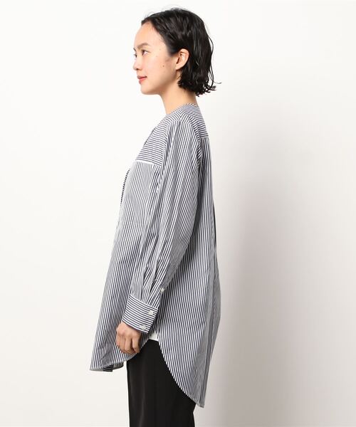 Luftrobe(ルフトローブ)の「《Luftrobe》クルーネックチュニックブラウス(シャツ/ブラウス・レディース・ネイビー・9号/7号)」の2枚目の写真