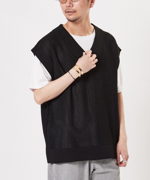 EDIFICE（エディフィス）の「スポンディッシュ リラックス ニットベスト（ベスト・メンズ・グリーン/ベージュ/ブルー/ブラック・MEDIUM/LARGE）」の2枚目の写真