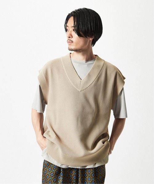 EDIFICE（エディフィス）の「スポンディッシュ リラックス ニットベスト（ベスト・メンズ・グリーン/ベージュ/ブルー/ブラック・MEDIUM/LARGE）」の6枚目の写真