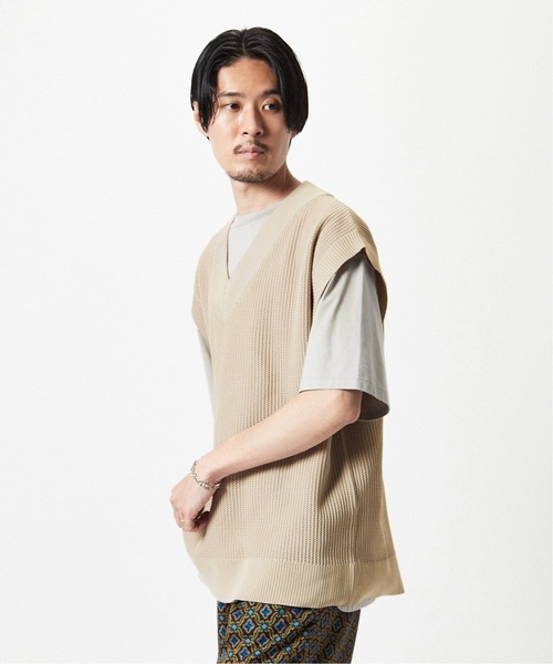 EDIFICE（エディフィス）の「スポンディッシュ リラックス ニットベスト（ベスト・メンズ・グリーン/ベージュ/ブルー/ブラック・MEDIUM/LARGE）」の8枚目の写真