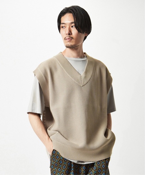 EDIFICE（エディフィス）の「スポンディッシュ リラックス ニットベスト（ベスト・メンズ・グリーン/ベージュ/ブルー/ブラック・MEDIUM/LARGE）」の10枚目の写真