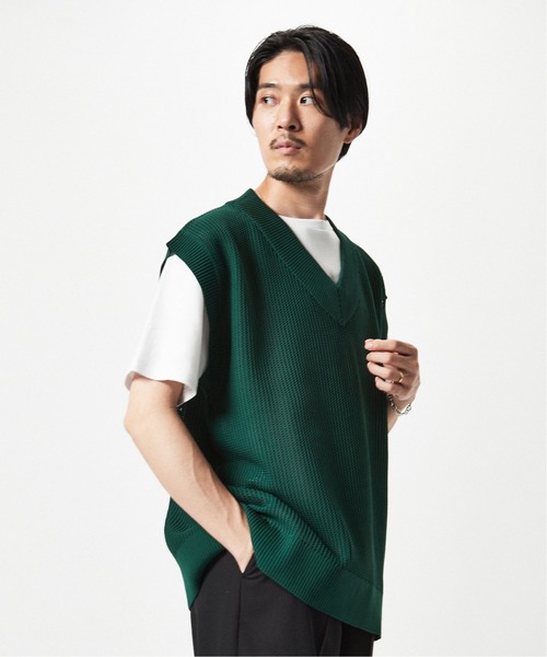 EDIFICE（エディフィス）の「スポンディッシュ リラックス ニットベスト（ベスト・メンズ・グリーン/ベージュ/ブルー/ブラック・MEDIUM/LARGE）」の18枚目の写真