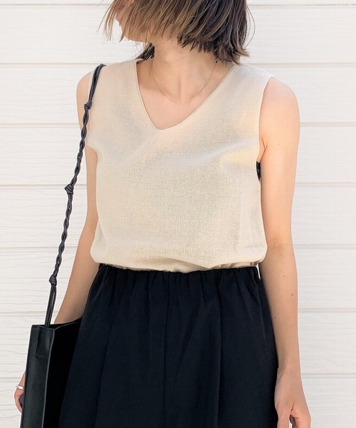 Q(キュー)の「Vネックノースリニット(ニット/セーター・レディース・ブラック/ベージュ/オリーブ・MEDIUM)」の3枚目の写真