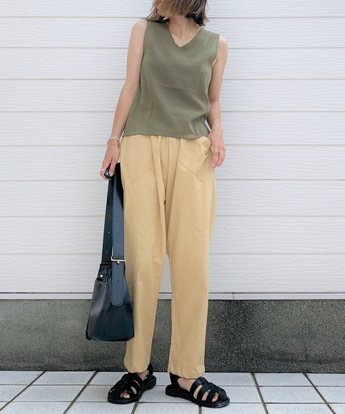 Q(キュー)の「Vネックノースリニット(ニット/セーター・レディース・ブラック/ベージュ/オリーブ・MEDIUM)」の11枚目の写真