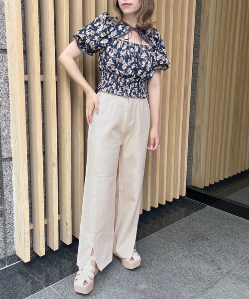 OLIVE des OLIVE（オリーブデオリーブ）の「前スリットゆるデニムパンツ（デニムパンツ・レディース・ブラック/アイボリー/ケミカルウォッシュ・FREE）」の4枚目の写真