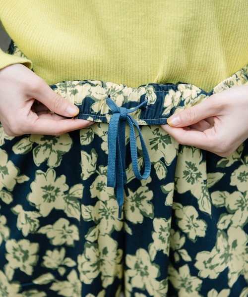 Munich（ミューニック）の「フラワープリントエコレーヨンワイドストレートパンツ（その他パンツ・レディース・レッド/イエロー/グリーン・S/M/XS）」の6枚目の写真