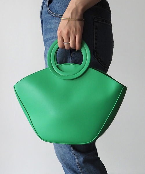 Riberry(リベリー)の「リングハンドル扇形ハンドバッグ(ハンドバッグ・レディース・ホワイト/ブラック/ブラウン/グリーン・FREE)」の6枚目の写真