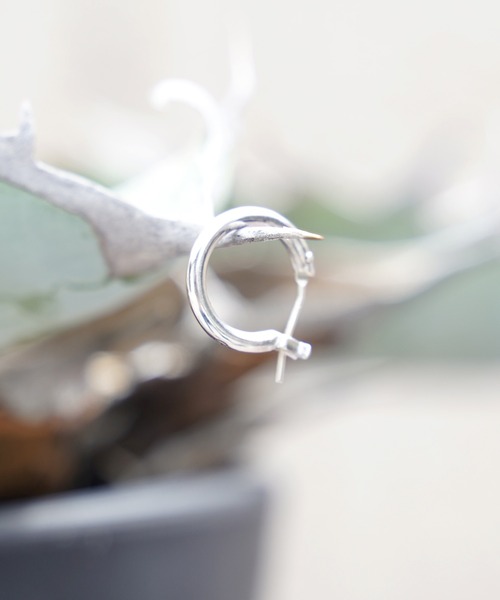 THE MILES（ザ マイルズ）の「GODSIZE ゴッドサイズ GS031ER THIN HOOP シンフープピアス（ピアス（片耳用）・メンズ・シルバー・FREE）」の3枚目の写真