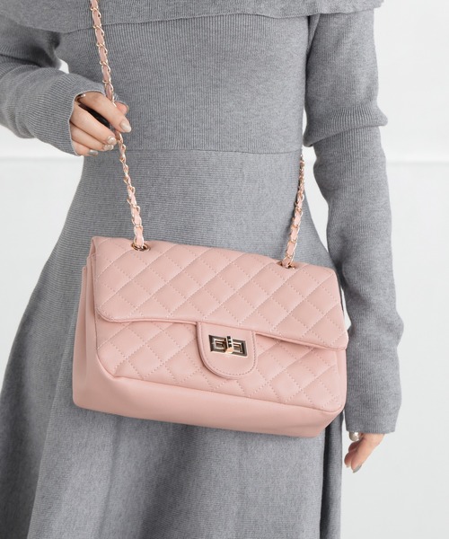 ALTROSE（アルトローズ）の「【500mlペットボトル収納可】キルティング チェーン ショルダーバッグ 2WAY ルルナ（ショルダーバッグ・レディース・ブラック/ベージュ/ピンク/アイボリー/ワイン/ブルー/ライトピンク・FREE）」の6枚目の写真