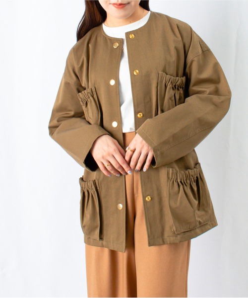 LUCA/LADY LUCK LUCA（ルカ/レディラックルカ）の「LC/LLL ノーカラーポケットギャザーカーゴジャケット（ミリタリージャケット・レディース・カーキ/ネイビー/キャメル・FREE）」の2枚目の写真