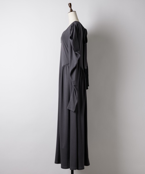 yae(ヤエ)の「スクエアスリーブフリンジドレス(ワンピース・レディース・ブラック/チャコールグレー・36/38)」の21枚目の写真