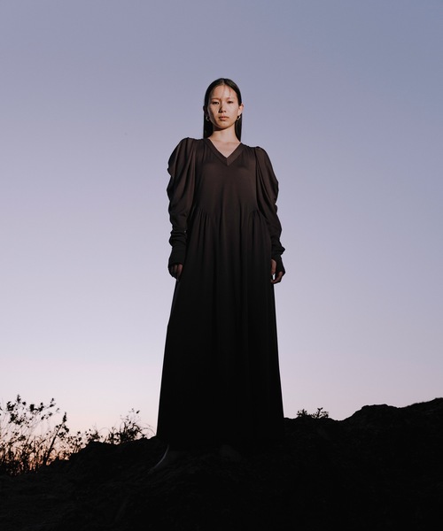 yae(ヤエ)の「スクエアスリーブフリンジドレス(ワンピース・レディース・ブラック/チャコールグレー・36/38)」の4枚目の写真