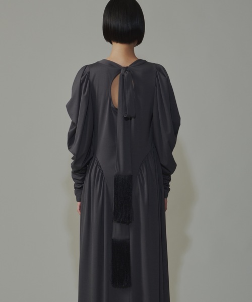 yae(ヤエ)の「スクエアスリーブフリンジドレス(ワンピース・レディース・ブラック/チャコールグレー・36/38)」の11枚目の写真