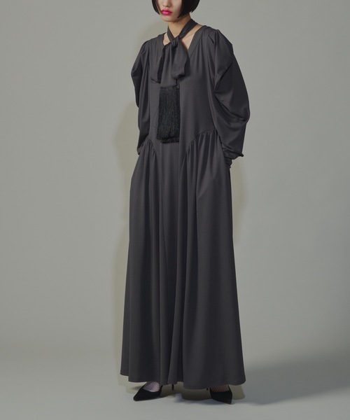 yae(ヤエ)の「スクエアスリーブフリンジドレス(ワンピース・レディース・ブラック/チャコールグレー・36/38)」の6枚目の写真