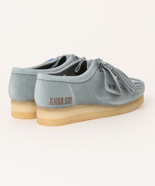 ANNA SUI（アナスイ）の「Clarks Wmns Wallabee ANNA SUI atmos（WOMENS）（ブーツ・レディース・ブルー・UK4.5/UK5/UK5.5/UK4）」の2枚目の写真