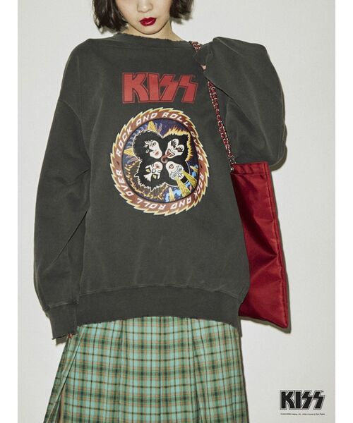 jouetie（ジュエティ）の「KISS ダメージプルオーバー【コラボ】（スウェット・レディース・ブラック/レッド/その他1・MEDIUM）」の2枚目の写真