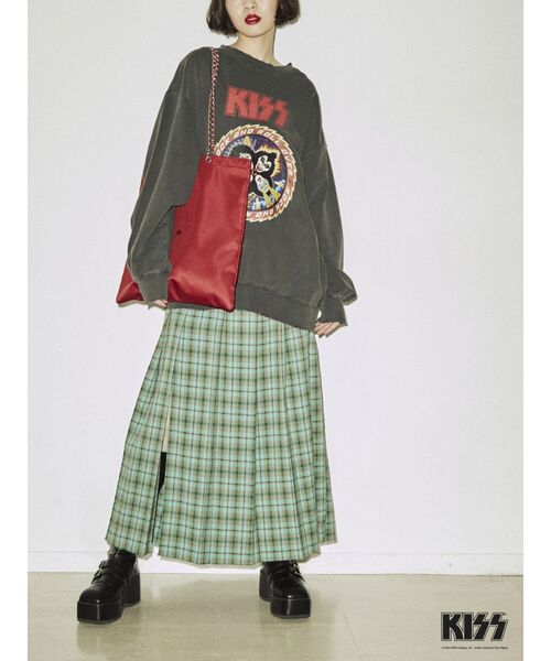 jouetie（ジュエティ）の「KISS ダメージプルオーバー【コラボ】（スウェット・レディース・ブラック/レッド/その他1・MEDIUM）」の7枚目の写真