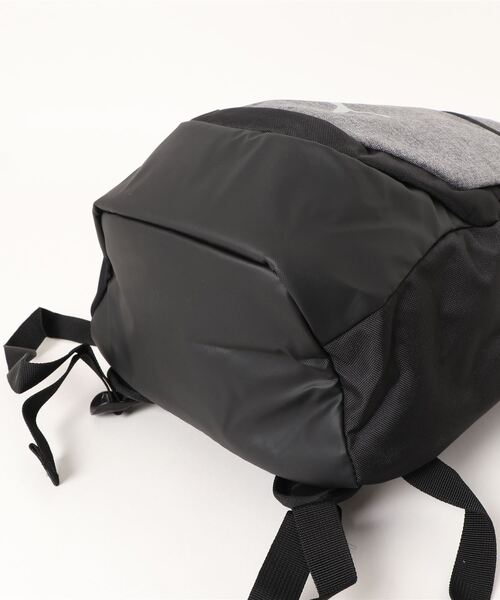 PUMA(プーマ)の「PUMA プーマ ユニセックス サッカー チームファイナル バックパック 25L(バックパック/リュック・メンズ・ブラック×グレー・フリー)」の4枚目の写真