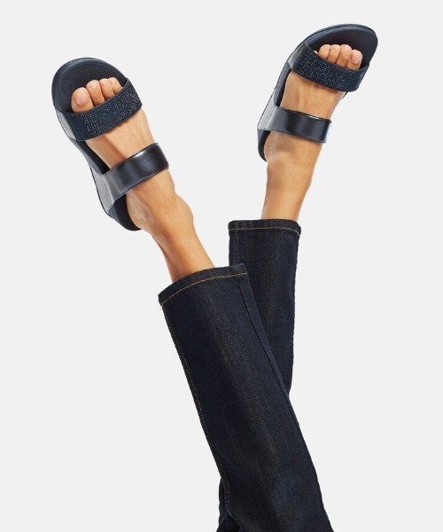 fitflop(フィットフロップ)の「【fitflop】フィットフロップ LULU CRYSTAL EMBELLISHED SLIDES(サンダル・レディース・ブラック/ネイビー/ベージュ/ピンクゴールド/カーキ・US8/US7/US6/US5)」の9枚目の写真