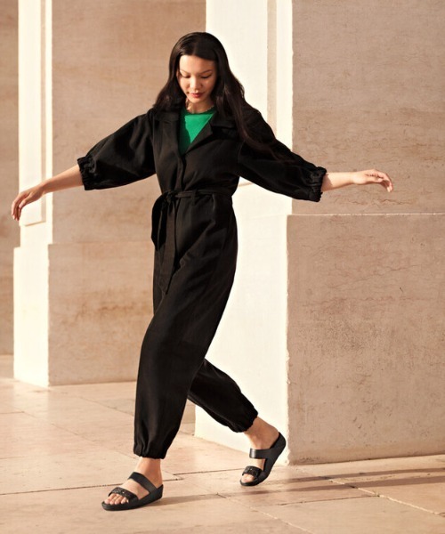 fitflop(フィットフロップ)の「【fitflop】フィットフロップ LULU CRYSTAL EMBELLISHED SLIDES(サンダル・レディース・ブラック/ネイビー/ベージュ/ピンクゴールド/カーキ・US8/US7/US6/US5)」の10枚目の写真