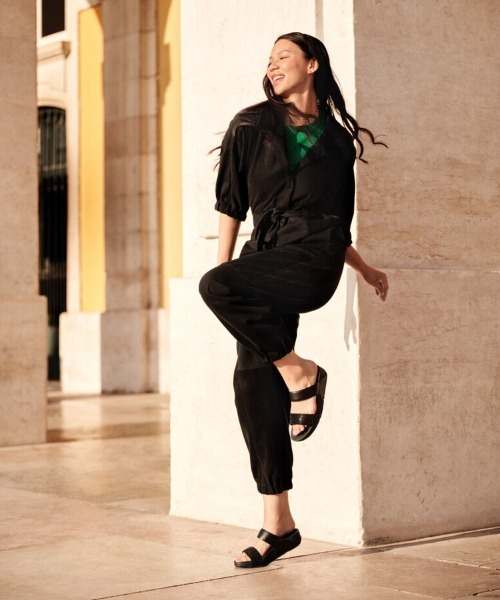 fitflop(フィットフロップ)の「【fitflop】フィットフロップ LULU CRYSTAL EMBELLISHED SLIDES(サンダル・レディース・ブラック/ネイビー/ベージュ/ピンクゴールド/カーキ・US8/US7/US6/US5)」の14枚目の写真