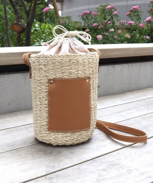 MIAN (ミアン)の「ペーパー筒型ミニショルダー(かごバッグ・レディース・ベージュ/ブラック/ブラウン・FREE)」の3枚目の写真