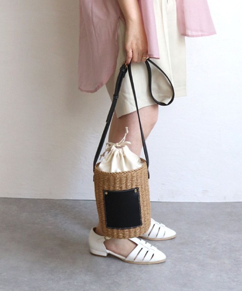 MIAN (ミアン)の「ペーパー筒型ミニショルダー(かごバッグ・レディース・ベージュ/ブラック/ブラウン・FREE)」の2枚目の写真