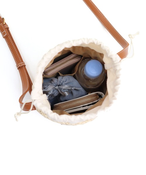 MIAN (ミアン)の「ペーパー筒型ミニショルダー(かごバッグ・レディース・ベージュ/ブラック/ブラウン・FREE)」の10枚目の写真