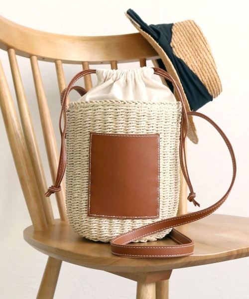 MIAN (ミアン)の「ペーパー筒型ミニショルダー(かごバッグ・レディース・ベージュ/ブラック/ブラウン・FREE)」の21枚目の写真