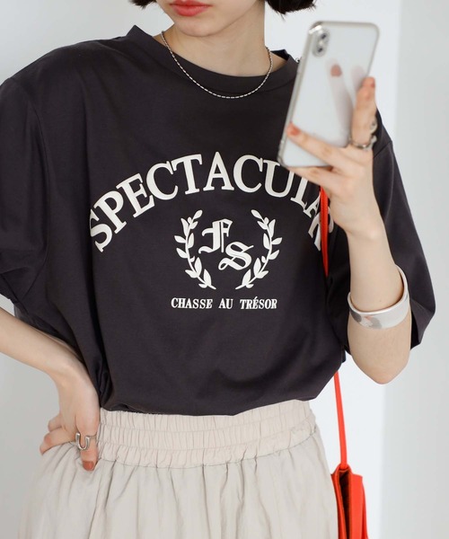 GeeRA(ジーラ)の「ラメロゴプリントTシャツ(Tシャツ/カットソー・レディース・チャコール/ホワイト・MEDIUM/LARGE/SMALL)」の1枚目の写真