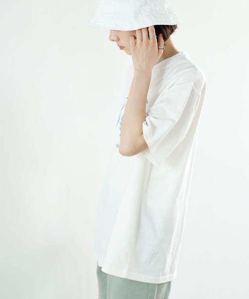 GeeRA(ジーラ)の「ラメロゴプリントTシャツ(Tシャツ/カットソー・レディース・チャコール/ホワイト・MEDIUM/LARGE/SMALL)」の3枚目の写真