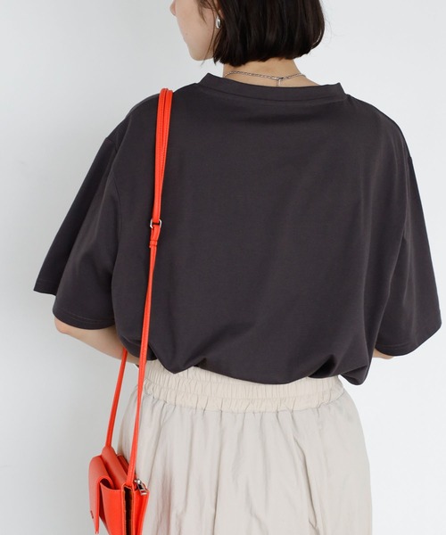 GeeRA(ジーラ)の「ラメロゴプリントTシャツ(Tシャツ/カットソー・レディース・チャコール/ホワイト・MEDIUM/LARGE/SMALL)」の11枚目の写真
