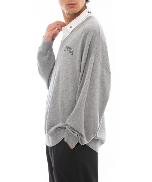 RVCA(ルーカ)の「RVCA メンズ ARCH RVCA V-KNIT セーター【2023年春夏モデル】/ルーカVネックニット(ニット/セーター・メンズ・ブラック/グレー/パープル系その他・SMALL/MEDIUM/LARGE)」の11枚目の写真