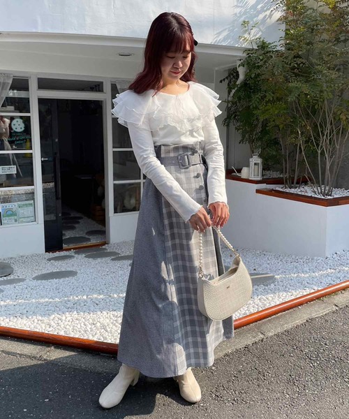 one after another NICE CLAUP（ワンアフターアナザーナイスクラップ）の「【スタッフ考案】シアーフリル襟トップス（Tシャツ/カットソー・レディース・オフホワイト/ピンク/モカ・FREE）」の4枚目の写真