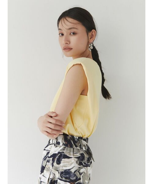 MURUA（ムルーア）の「ベーシックタンクトップ（Tシャツ/カットソー・レディース・ホワイト/ダークグレー/イエロー/ブルー・FREE）」の12枚目の写真