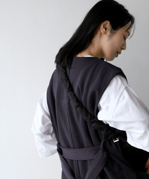 marjour(マージュール)の「GATHER STRAP CROSS BAG(ショルダーバッグ・レディース・アイボリー/ブラック・FREE)」の21枚目の写真