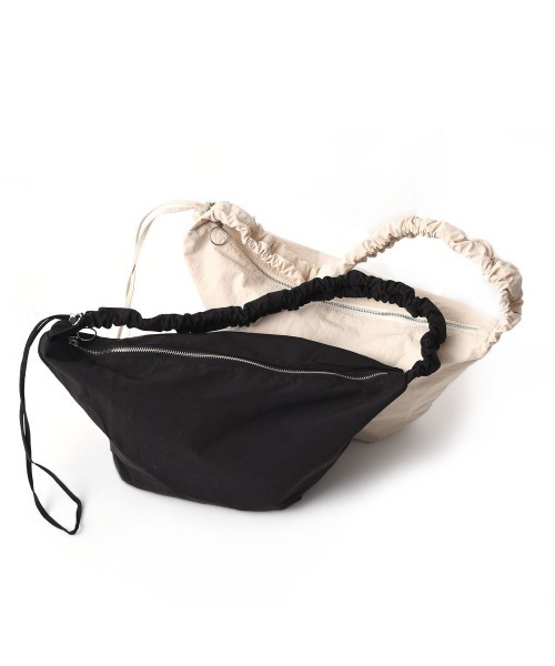 marjour(マージュール)の「GATHER STRAP CROSS BAG(ショルダーバッグ・レディース・アイボリー/ブラック・FREE)」の16枚目の写真
