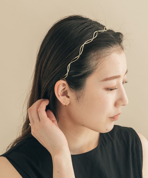 SMELLY（スメリー）の「『WEB限定』メタルウェーブカチューシャ（カチューシャ・レディース・ゴールド・-）」の6枚目の写真