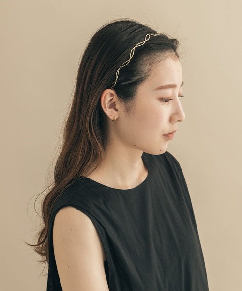 SMELLY（スメリー）の「『WEB限定』メタルウェーブカチューシャ（カチューシャ・レディース・ゴールド・-）」の5枚目の写真