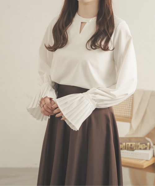 Ambre Neige(アンブルネージュ)の「2WAY袖プリーツブラウス/【WEB/EC限定商品】(シャツ/ブラウス・レディース・オフホワイト/ダークブラウン・FREE)」の8枚目の写真