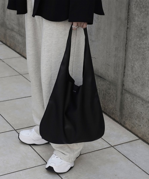 CALLNE（カルネ）の「【CALLNE】Triangle Tote Bag /トライアングルトートバッグ（トートバッグ・メンズ・ブラック・FREE）」の4枚目の写真